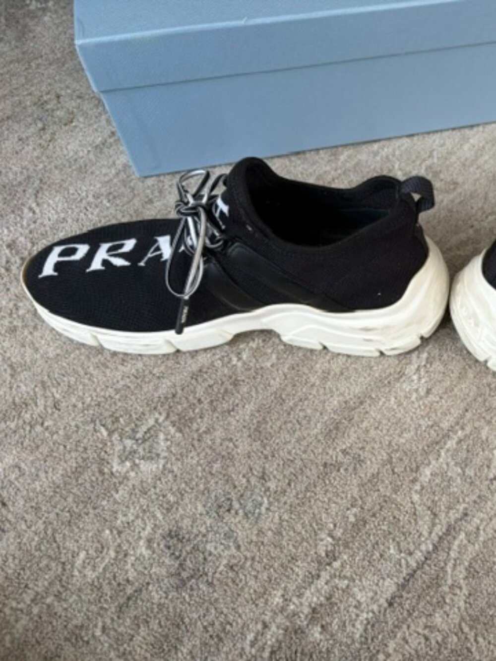 Prada - Picture 3 of 7